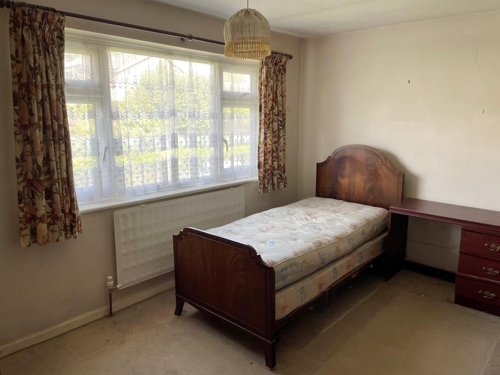 Lot: 128 - DETACHED HOUSE FOR REFURBISHMENT - Main bedroom to rear